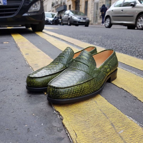 Moccasin Center 51 1961 Tod green leather python print finish