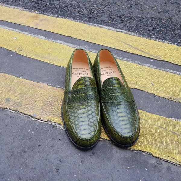 Moccasin Center 51 1961 Tod green leather python print finish
