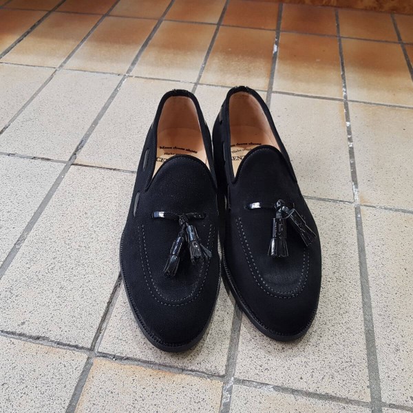 Moccasin with Pompons Center 51 3136 Will black suede with black varnished leather tassels