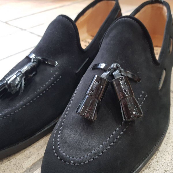 Moccasin with Pompons Center 51 3136 Will black suede with black varnished leather tassels