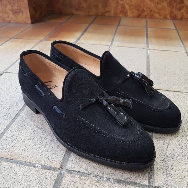 Mocassin à pompons Center 51 3136 Will daim noir pompons vernis noir