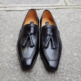 Moccasin shoe with pompons Mezlan 8452 black leather