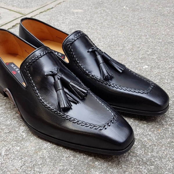 Moccasin shoe with pompons Mezlan 8452 black leather