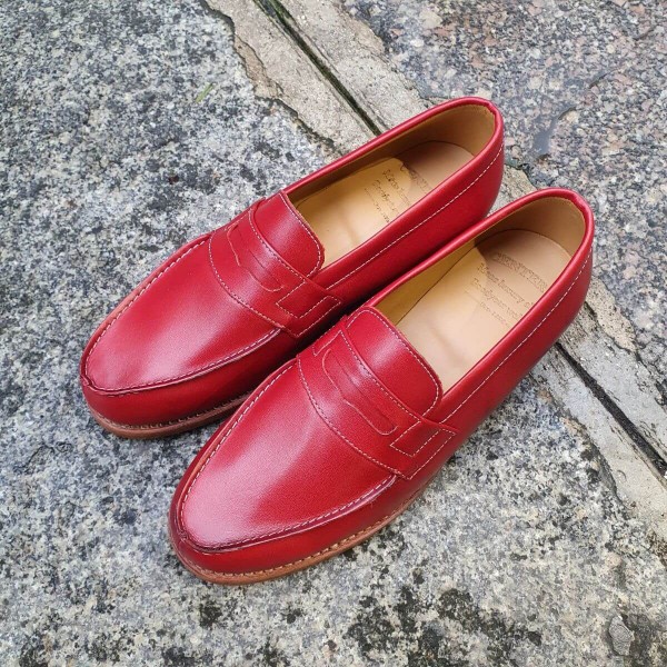 Moccasin Woman Center 51 0622 Wendy red leather