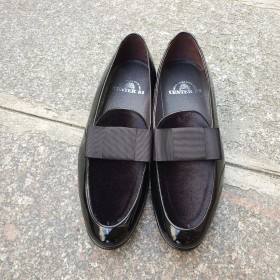 Moccasin bow knot slippers sleepers Center 51 Xmas black varnished leather red velvet and red bow knot