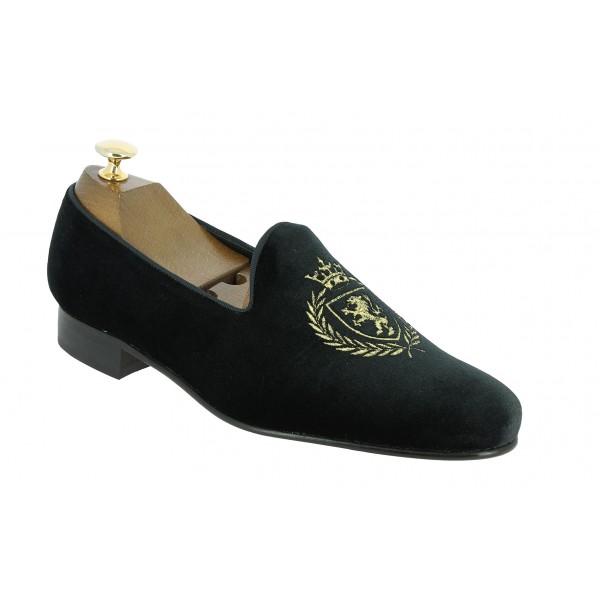 Moccasin embroidered slippers sleepers Center 51 crown black velvelt