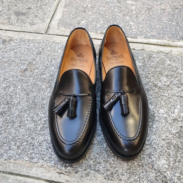 Mocassin à pompons Berwick 8491 cuir noir