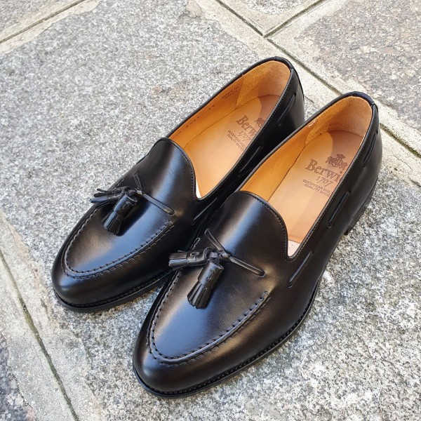 Mocassin à pompons Berwick 8491 cuir noir