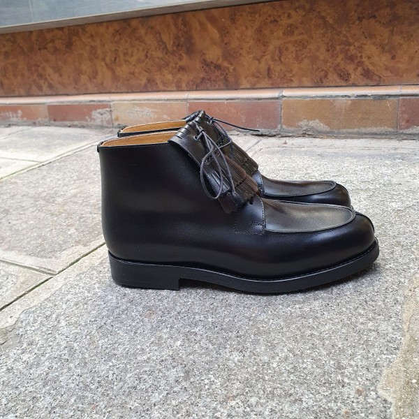 Lace up boot Center 51 13963 black leather with tassels