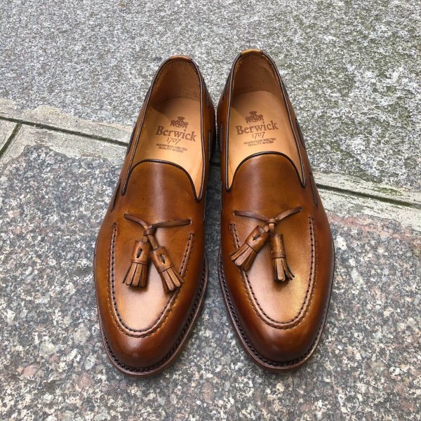 Moccasin with pompons Berwick 8491 brown leather