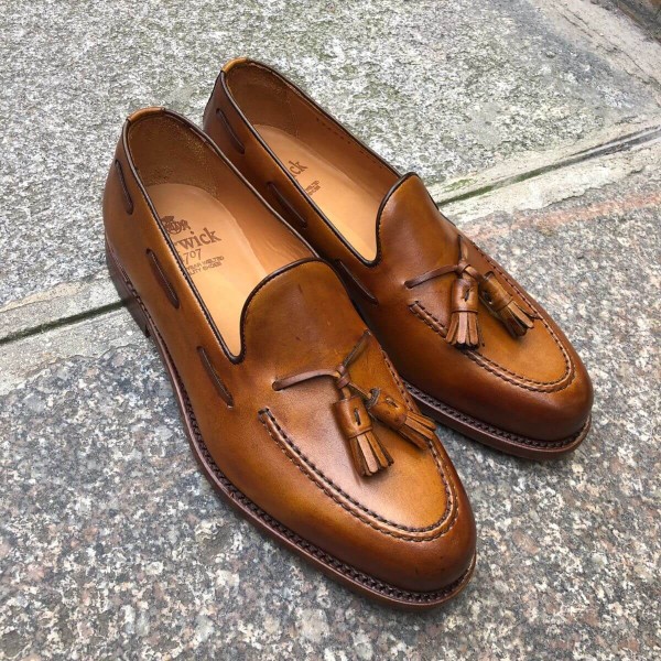 Moccasin with pompons Berwick 8491 brown leather