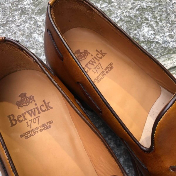 Moccasin with pompons Berwick 8491 brown leather