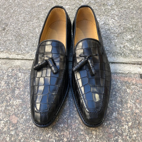 Moccasin with Pompons Center 51 14151 black leather crocodile print finish