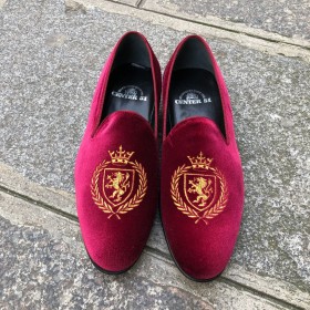 Mocassin brodé slippers sleepers Center 51 crown velours bordeaux