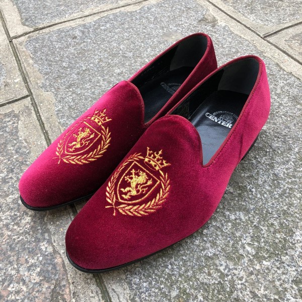 Moccasin embroidered slippers sleepers Center 51 Crown burgundy velvelt